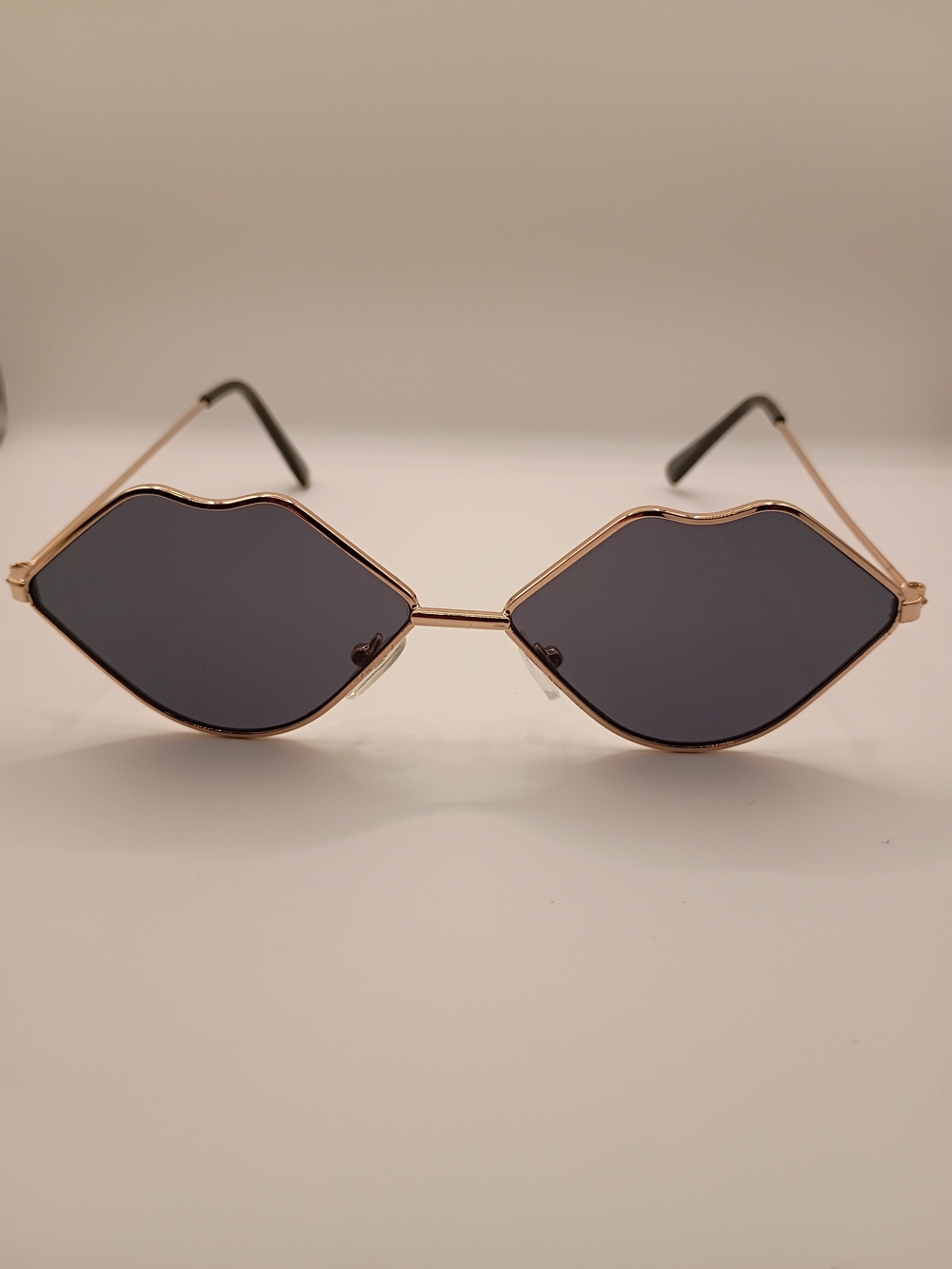 Gold Frame Lip-Shaped Sunglasses with Dark Lenses
